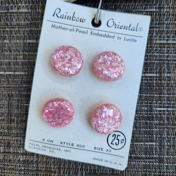 14 Rainbow Oriental 3/4" pink lucite buttons vintage on original cards - Picture 2 of 7